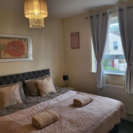 & Cosy Apartment In The Heart Of Stokes Croft Bristol Esterno foto