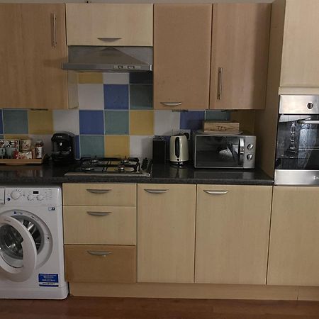& Cosy Apartment In The Heart Of Stokes Croft Bristol Esterno foto