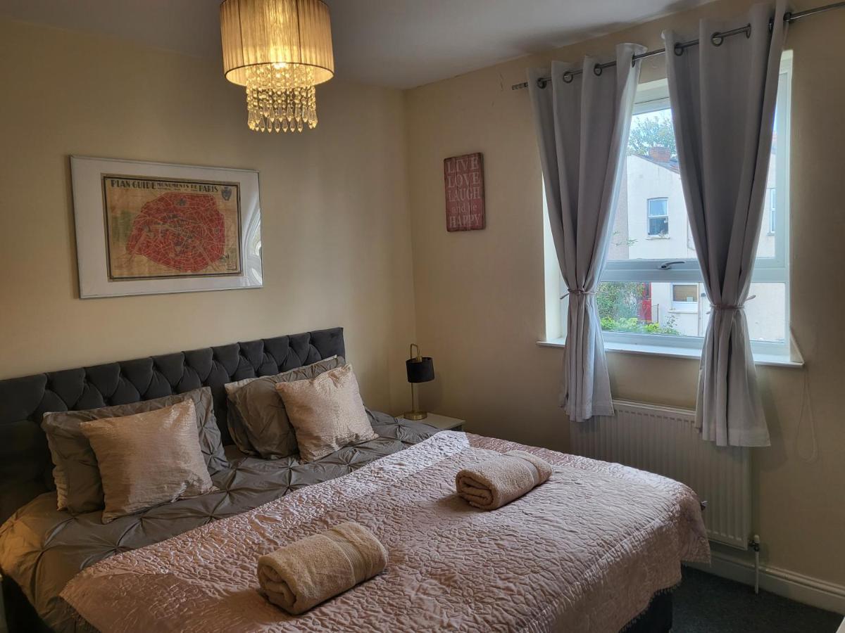 & Cosy Apartment In The Heart Of Stokes Croft Bristol Esterno foto
