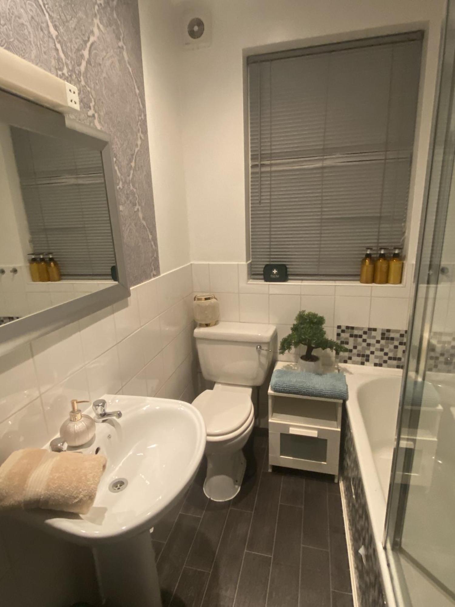 & Cosy Apartment In The Heart Of Stokes Croft Bristol Esterno foto